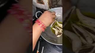 Бабушка готовит мои любимые белые баклажаны