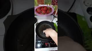 Спагетти на сковороде с куриным филе и овощами