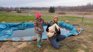 Начали делать пруд для гусей и уток.