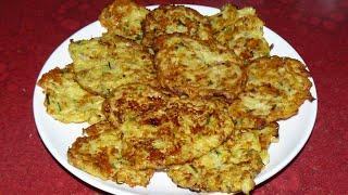 Пока готовлю - съедаю половину. Оладьи из кабачков с сыром и ветчиной. Ммм... вкуснятина.