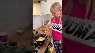 Жарим Яйца На Воде!