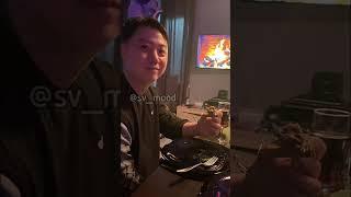 Кореец впервые пробует русские новогодние блюда