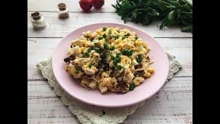 Салат с гренками и кукурузой. Рецепты быстрого приготовления