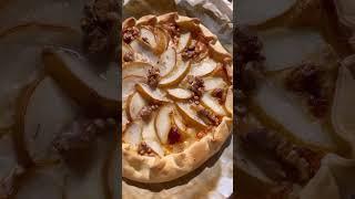 Пирог груши и горгонзола