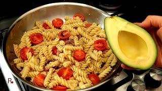 Если у вас есть авокадо и макароны, приготовьте этот вкусный ужин за 15 минут