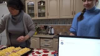 Леночка пришла поздравлять Анечку!