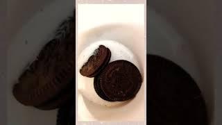 Кекс в кружке:4 печеньки; 50мл молока; 1ч.л. сахара;1стл. муки;1ч.л. какао‌;1/2 ч.л. разрыхлителя???