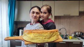 Отрепетировали бисквит и посадили лук.