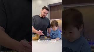 Сможет ли Мирон с папой приготовить пирог?????