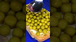 Бюджетный деликатес. Бутерброд с зеленой икрой. A budget delicacy. Sandwich with green caviar