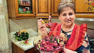 Салат из банальной свеклы, вкуснее чем в ресторане! Салат на каждый день.