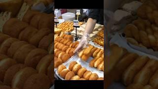 남는거 없이 막퍼주는 500원 도나쓰? 하루 200개 완판! 시장 상인들도 치열하게 줄서서 사먹는 시장 도넛가게  Donut master  street food #shorts
