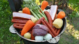 СЫТЫМИ БУДУТ ВСЕ! МУЖСКОЕ БЛЮДО. Рецепт РАГУ С КОПЧЕНОСТЯМИ В КАЗАНЕ НА КОСТРЕ.