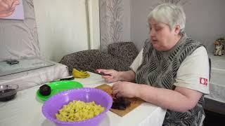 Почему делаю винегрет без зеленого горошка на праздник. Вместе с сыном собираю этот салат к столу