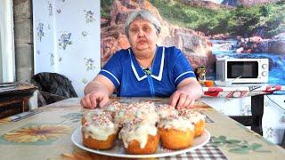 Кексы как пух и отделяются от металлической формы сами выпрыгивая в тарелку