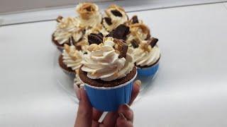 Мои любимые капкейки "Сникерс". Самый лучший рецепт влажного бисквитного теста.