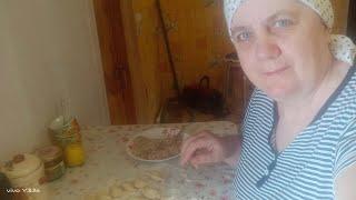 Жизнь в деревне.Что едят в деревне.Гречневый суп.Салат из свежих огурцов.Жареные пельмени.Болтушка я